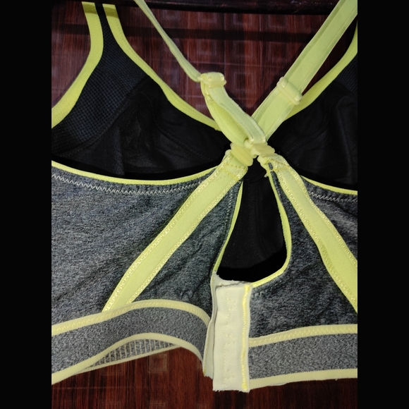 Grey CrossBack Sports Bra 😍 - Picture 4 of 8